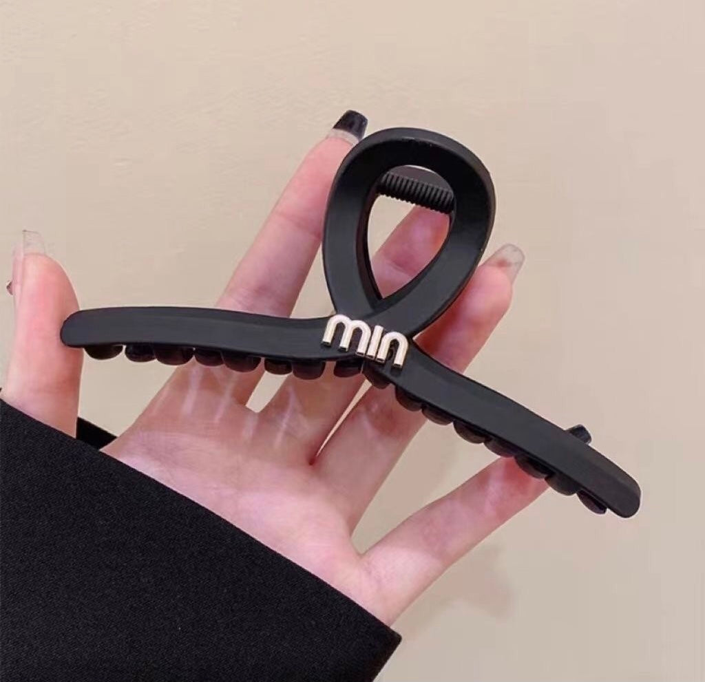 MIN Designer Hair Claw Clip